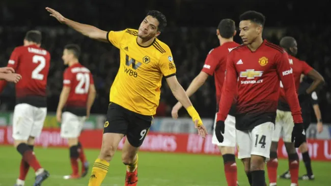 Raúl Jiménez festeja su gol frente al Man Utd en FA Cup