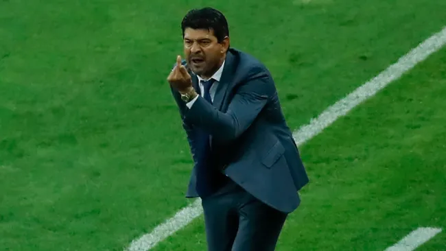 Pepe Cardozo reclama falta en el Clásico Nacional