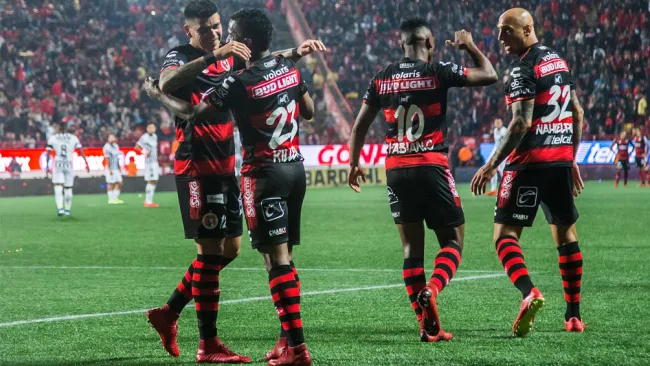 Xolos festeja gol de Miller Bolaños