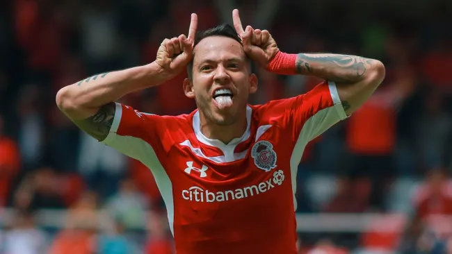 Rodrigo Salinas festejando su gol al minuto 95