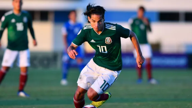 Diego Lainez durante un juego del Tri Sub 20