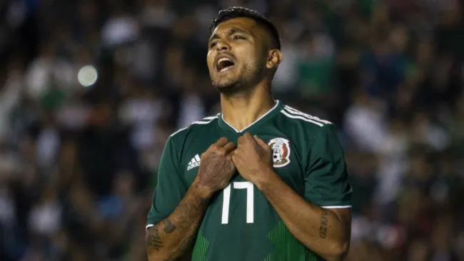 Tecatito Corona durante un juego con la Selección Mexicana