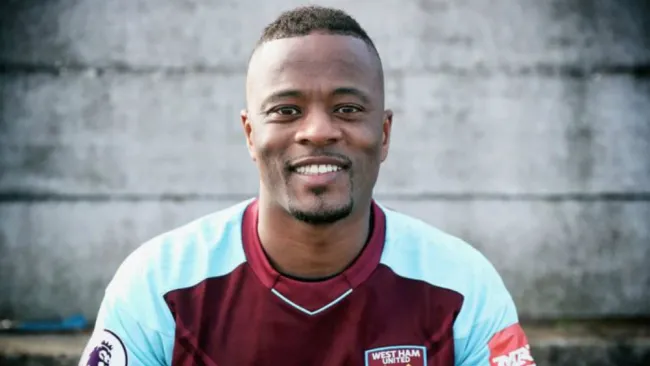 Patrice Evra tras fichar con el West Ham 
