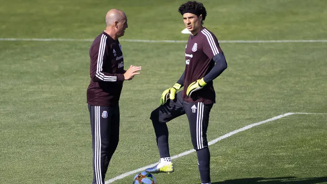 Memo, durante una práctica de la Selección Mexicana