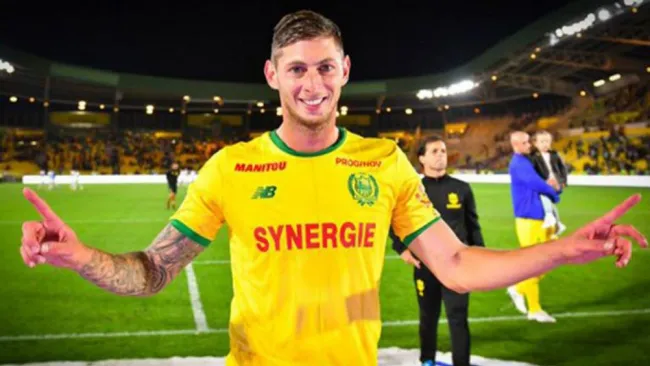 Emiliano Sala tras un duelo con el Nantes 