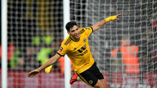 Raúl Jiménez celebra una anotación con el Wolverhampton