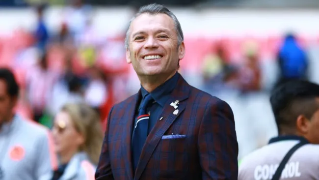 Higuera en un partido de las Chivas