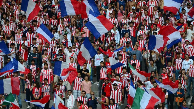 Afición de Chivas durante un partido
