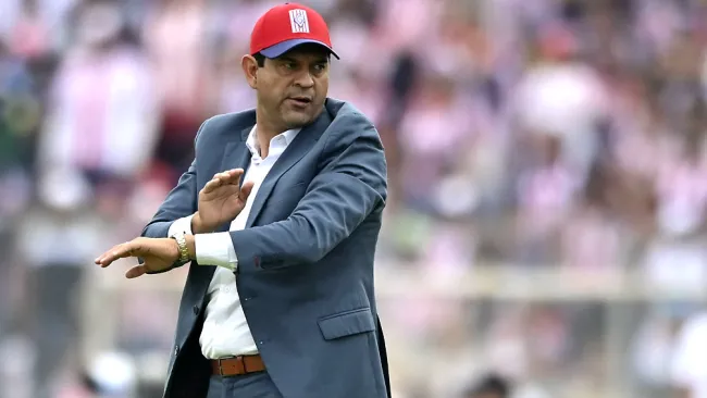 José Saturnino Cardozo durante un encuentro ante Pumas