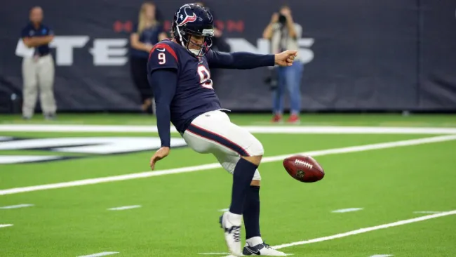 Shane Lechler durante un juego con los Texans