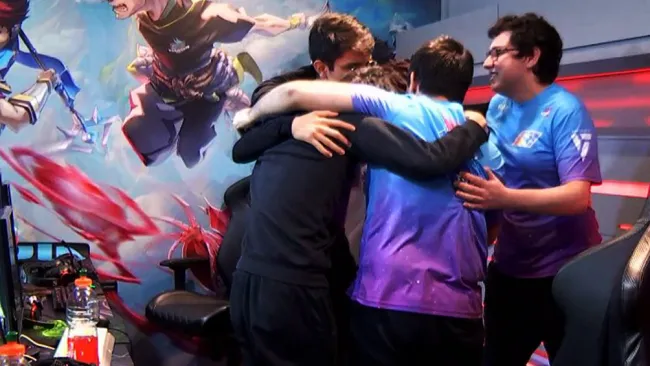 Los jugadores de Rainbow7 festejaron de forma efusiva tras el triunfo sobre Infinity