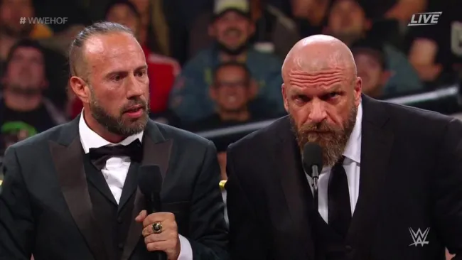 Triple H (der) y X-Pac (izq) durante la ceremonia de Hall of Fame