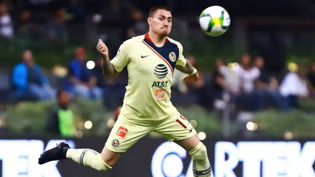 Nico Castillo durante un partido del América