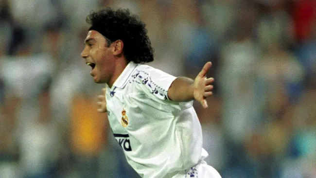 Hugo Sánchez festeja un gol con Real Madriid