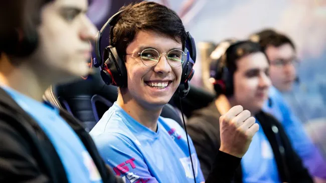 Leza sonríe durante una partida de la LLA