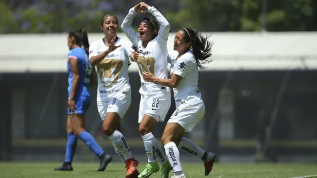 Patricia Jardón festeja gol contra Cruz Azul