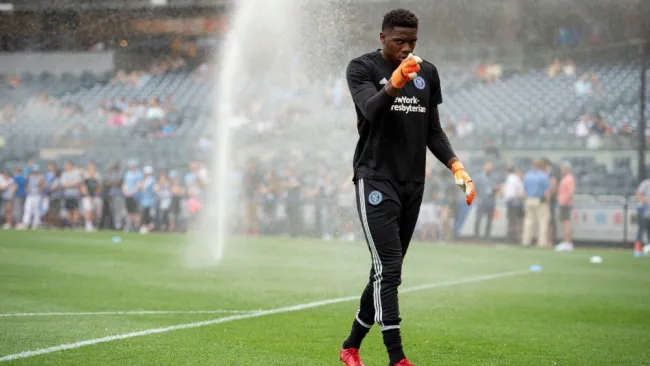 Sea Johnson durante calentamiento previo a un encuentro del New York City 