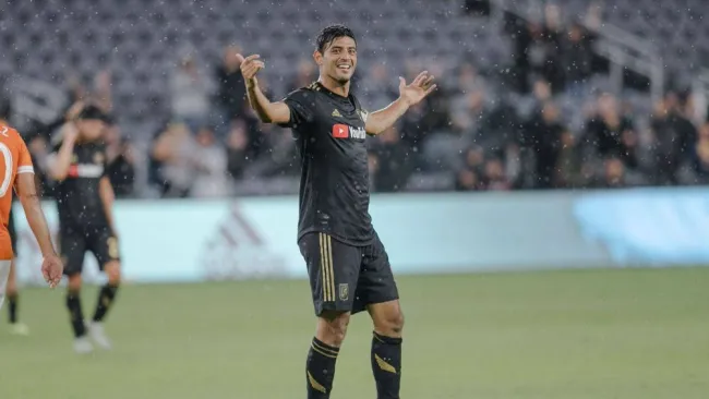 Carlos Vela festeja gol con LAFC