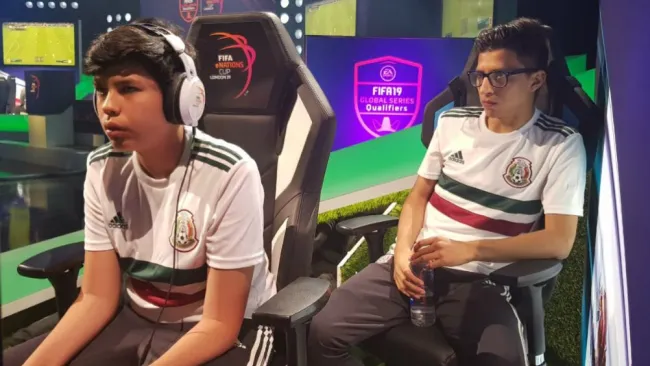 Beto Ávila y Fernando Villanueva, durante un partido