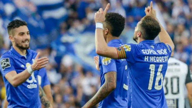 Herrera celebra anotación con el Porto