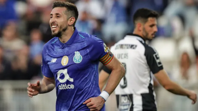 Héctor Herrera durante un partido con el Porto 