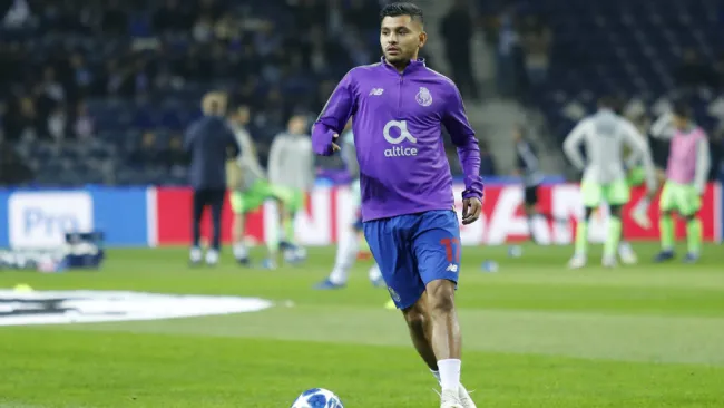 Jesús Corona previo a un encuentro de Champions League 