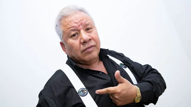 El Tirantes señala el escudo de TV Azteca