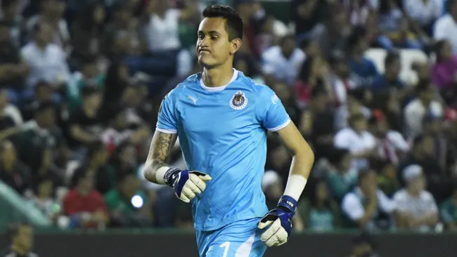 Gudiño durante partido de Liga MX