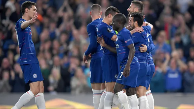 Jugadores del Chelsea celebran un gol en casa