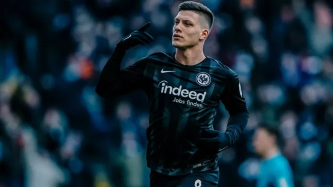 Jovic celebra una anotación con el Frankfurt