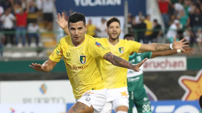 Gabriel Báez festeja su gol contra Zacatepec