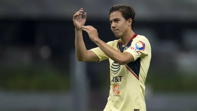 Sebastián Córdova durante un juego del América