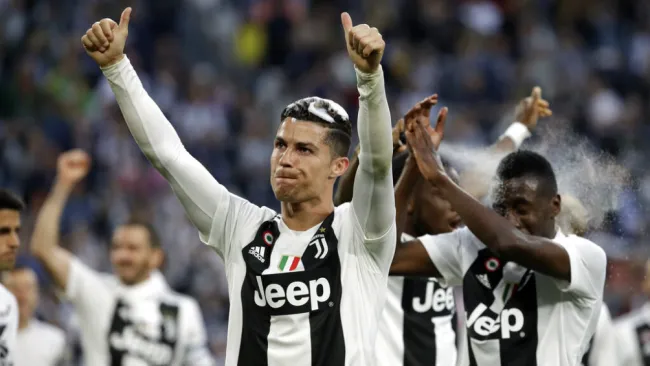 Cristiano Ronaldo festeja campeonato con la Juventus 