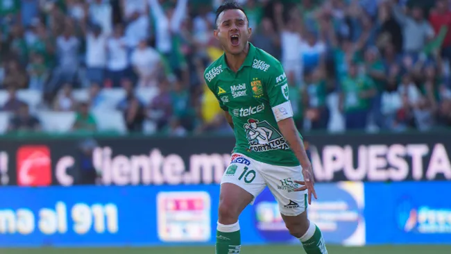 Montes celebra su gol contra Atlas