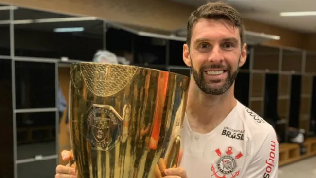 Boselli, con el trofeo de la Liga Paulista 