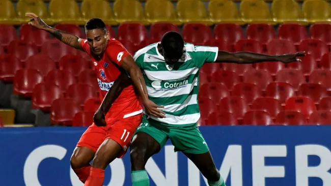 Brendix Parra en un partido con Independiente de Paraguay