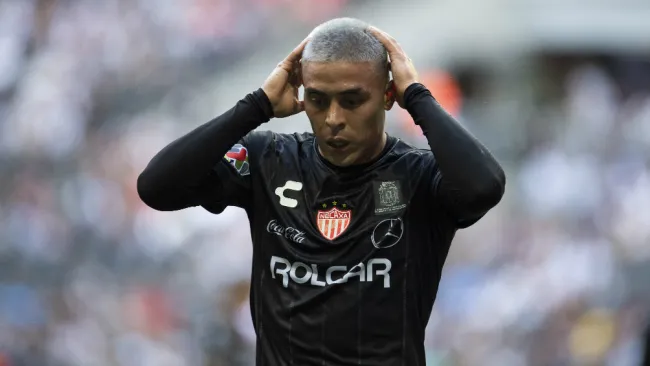 Brian Fernández durante el partido ante Rayados