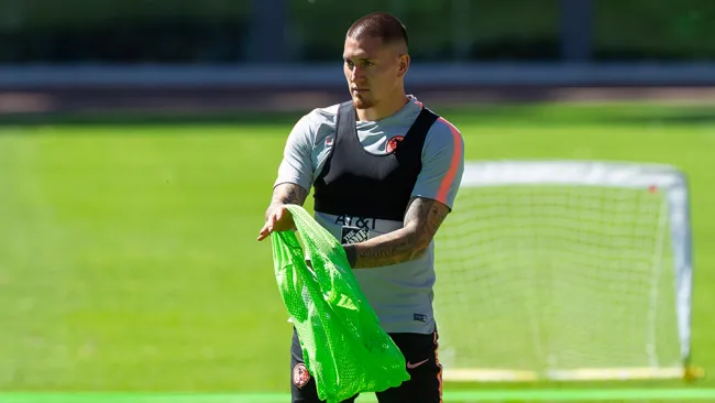 Nico Castillo en la práctica del América