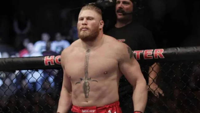 Brock Lesnar antes de una pelea en UFC