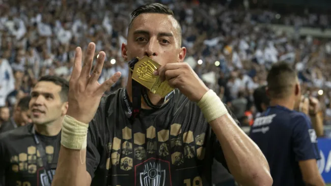 Funes Mori celebra haber ganado Concachampions con Monterrey