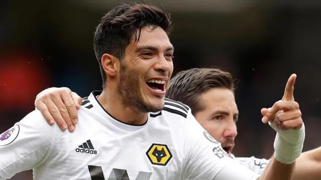 Raúl Jiménez festeja un gol con Wolves