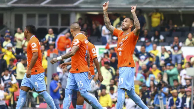 Jugadores celebran anotación del América