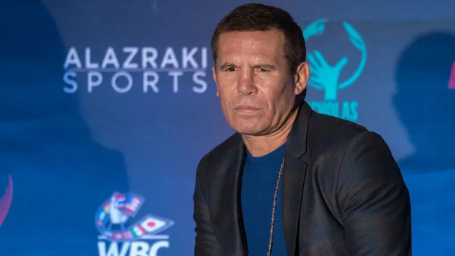 Julio César Chávez durante un evento