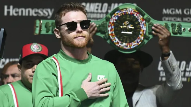 Canelo en la ceremonia de pesaje para pelea vs Jacobs
