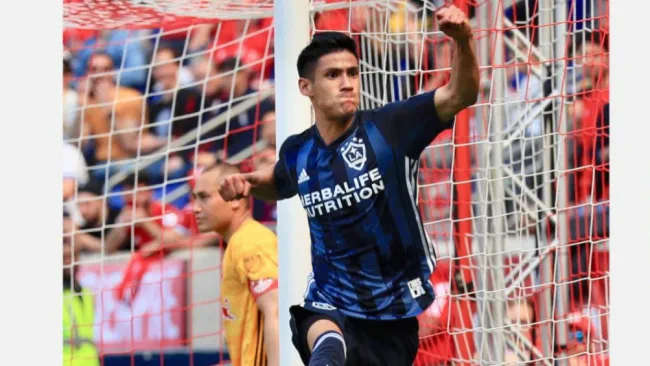 Uriel Antuna festeja su gol frente al New York Red Bulls