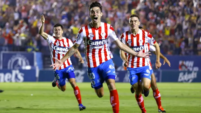 Unai Bilbao celebra su anotación frente a Dorados de Sinaloa 