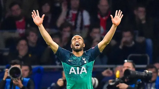 Lucas Moura festeja gol ante el Ajax en las Semis de Champions