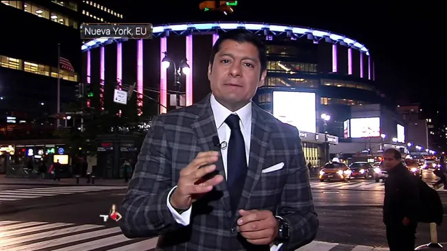 Aguilar siempre acude a las peleas importantes con el equipo de Box de TV Azteca Deportes