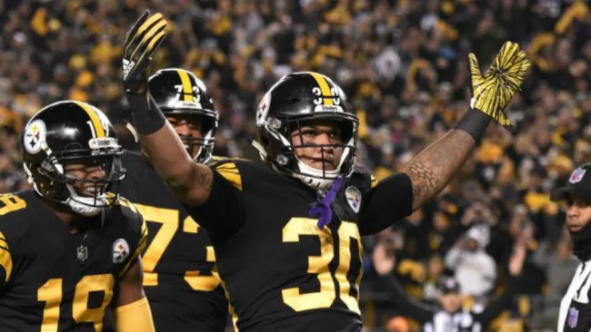 James Conner celebra touchdown 