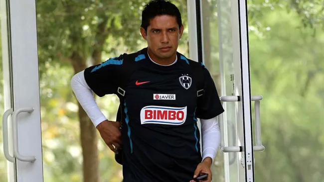 Cabrito Arellano antes de un entrenamiento con Rayados